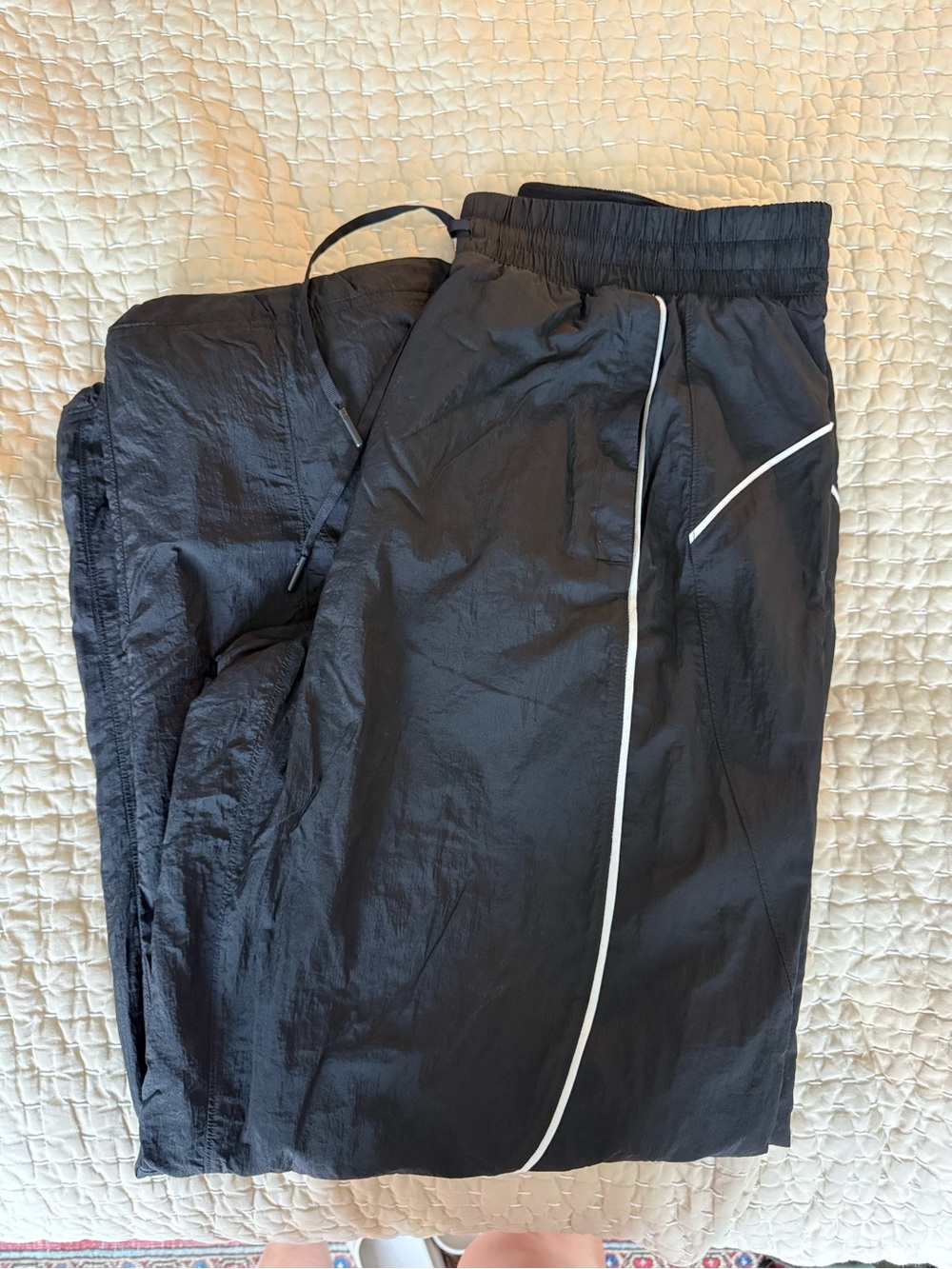 Lululemon wind pant jogger